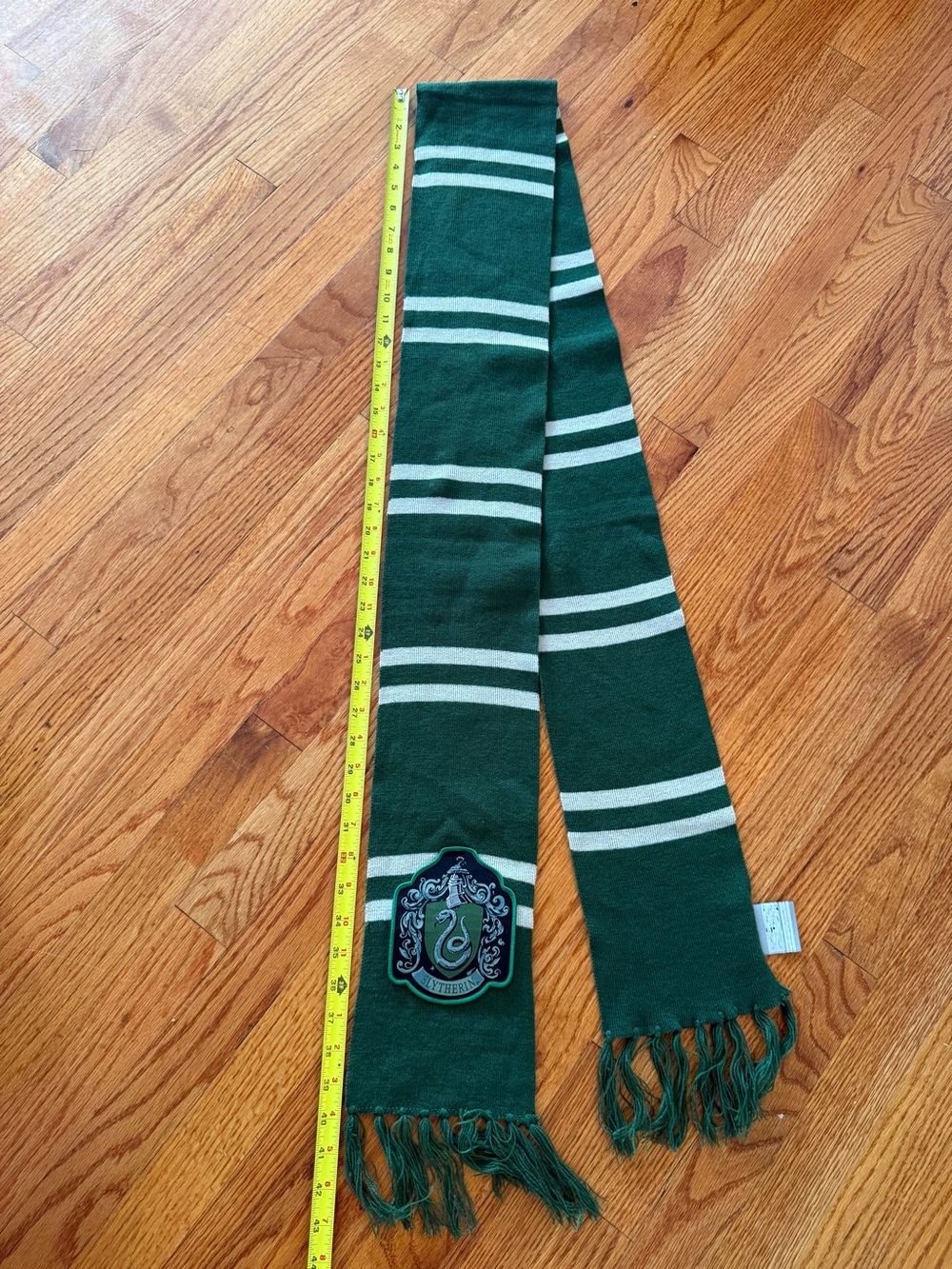 Official Harry Potter Slytherin-style green knit scarf - full length